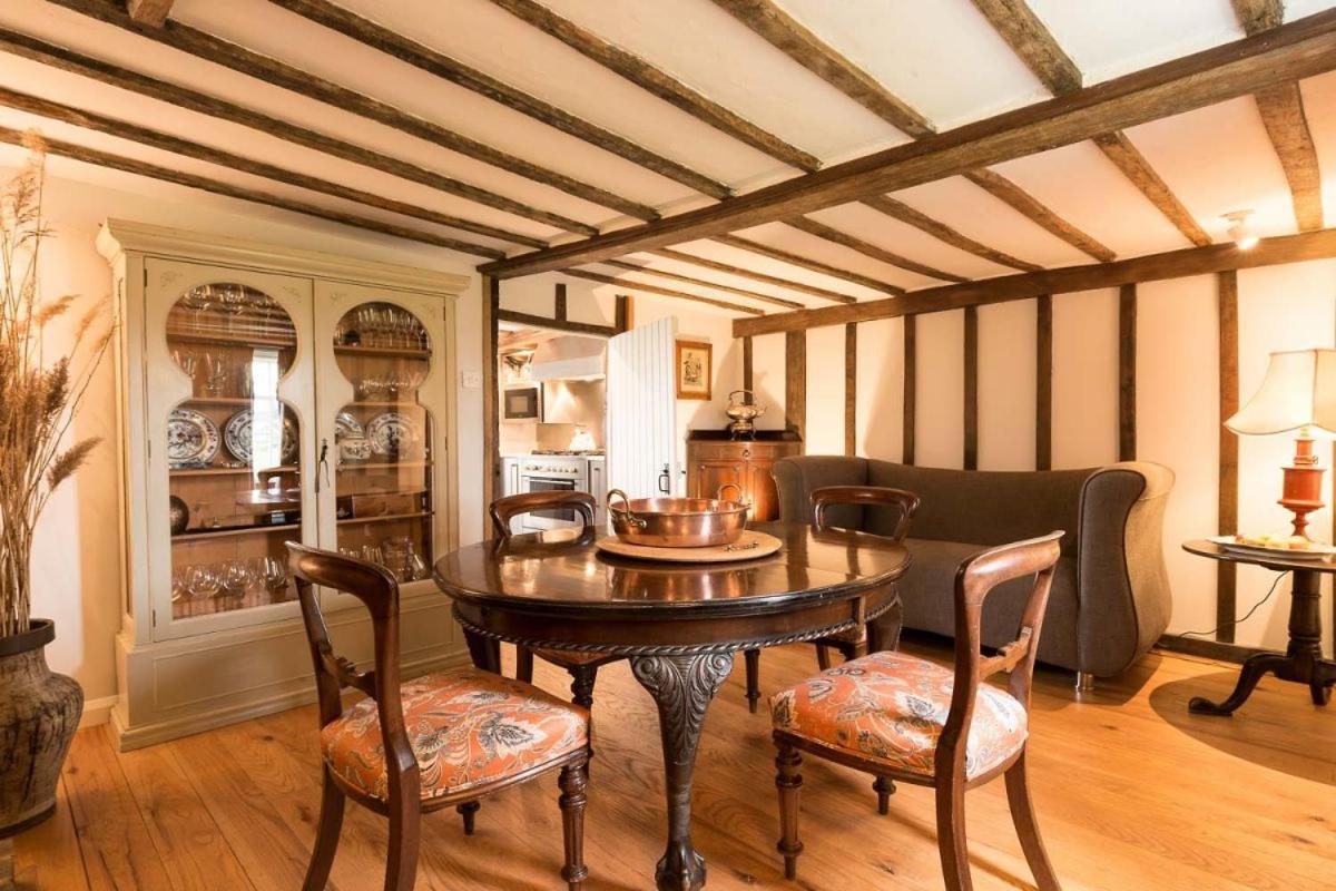 Navigation Cottage On The Historic Sea Lock Overlooking The Nature Reserve Maldon Buitenkant foto