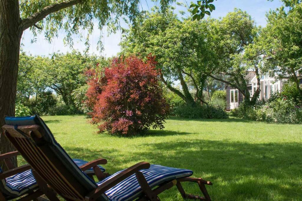 Navigation Cottage On The Historic Sea Lock Overlooking The Nature Reserve Maldon Buitenkant foto