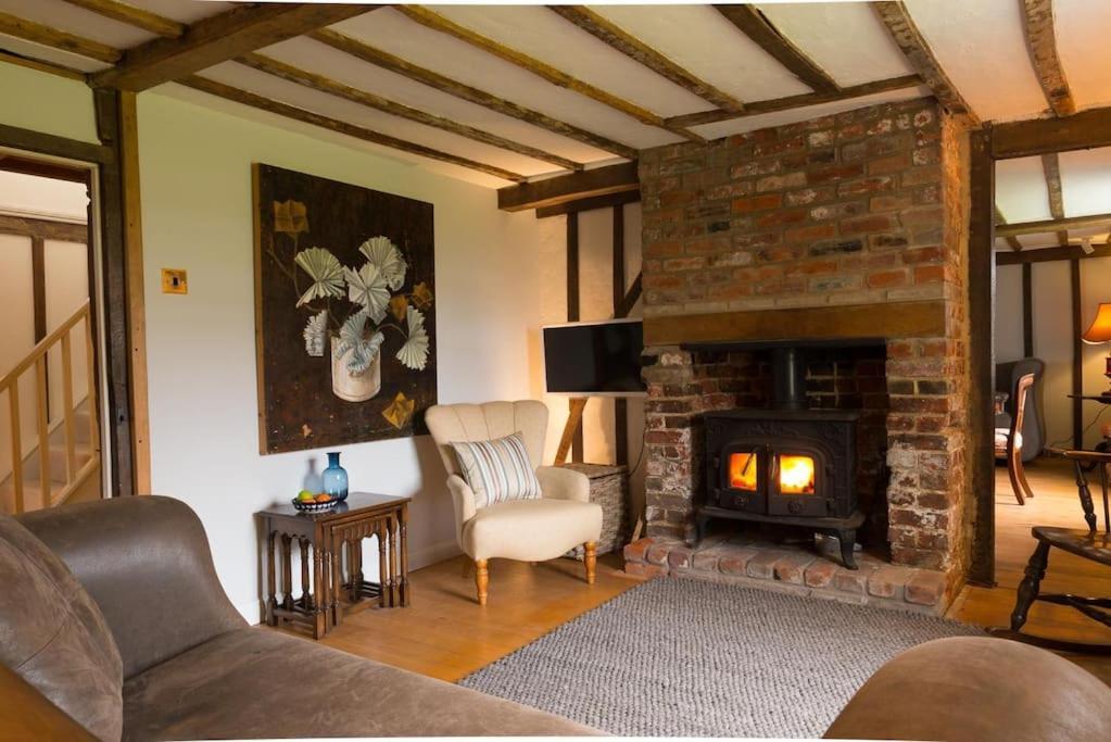 Navigation Cottage On The Historic Sea Lock Overlooking The Nature Reserve Maldon Buitenkant foto