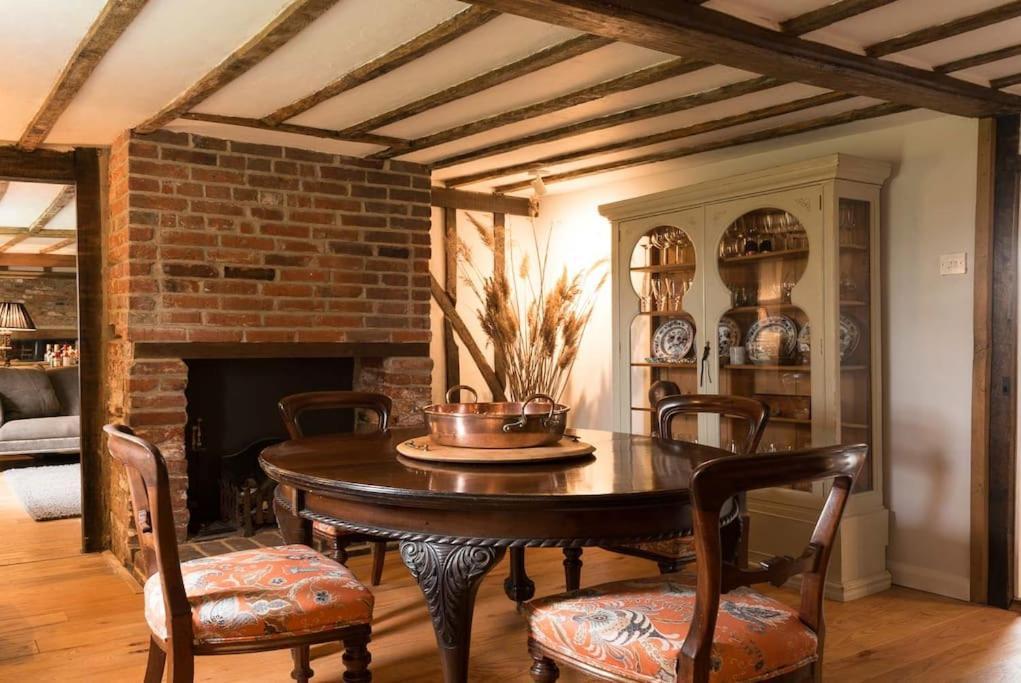 Navigation Cottage On The Historic Sea Lock Overlooking The Nature Reserve Maldon Buitenkant foto